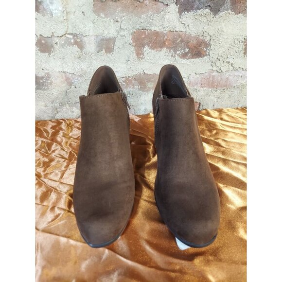 Anne Klein Xland Black Sleek Silhouette Shoe Bootie Womens Shoe Size 6.5 Brown R - Picture 2 of 5